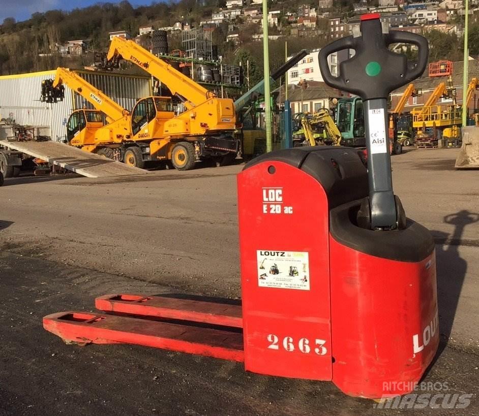 LOC E20 行走控制式堆積機