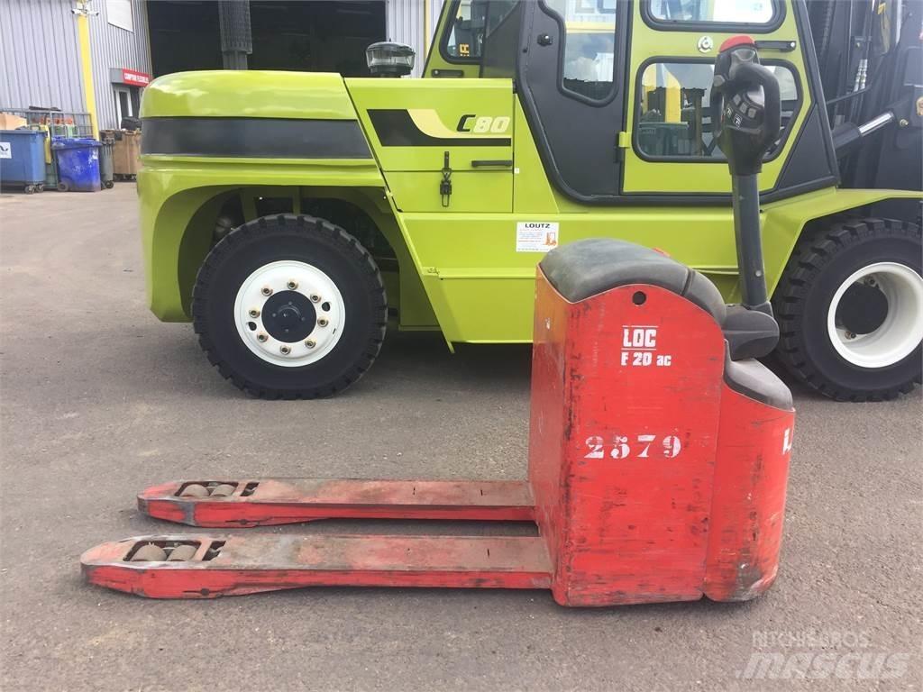 LOC E20 行走控制式堆積機