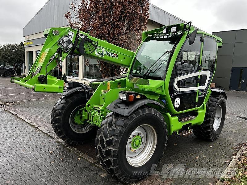 Merlo TF 42.7 伸縮臂操作車