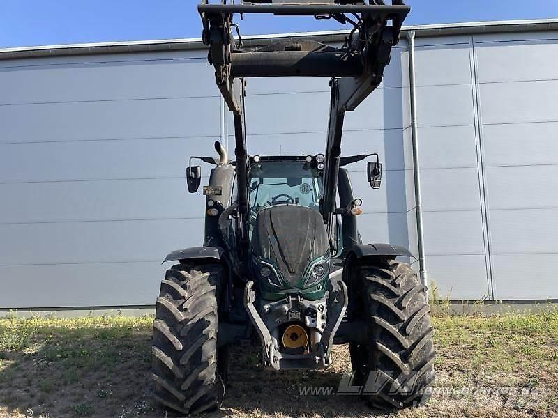 Valtra T174 曳引機