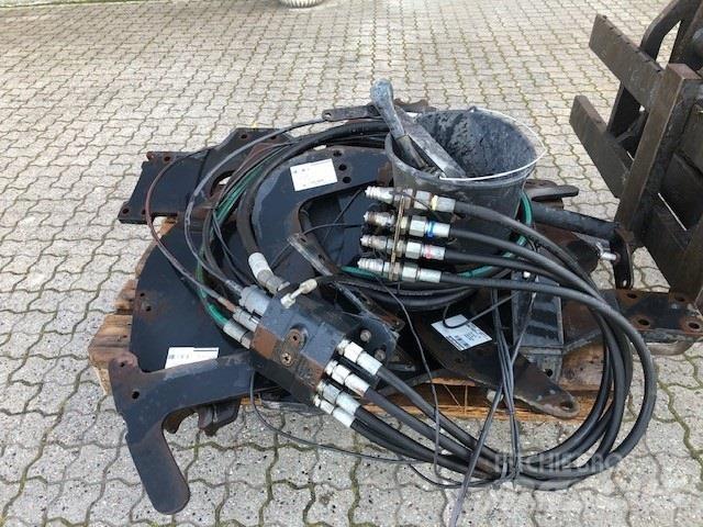Ålö  前端裝載機和挖掘機