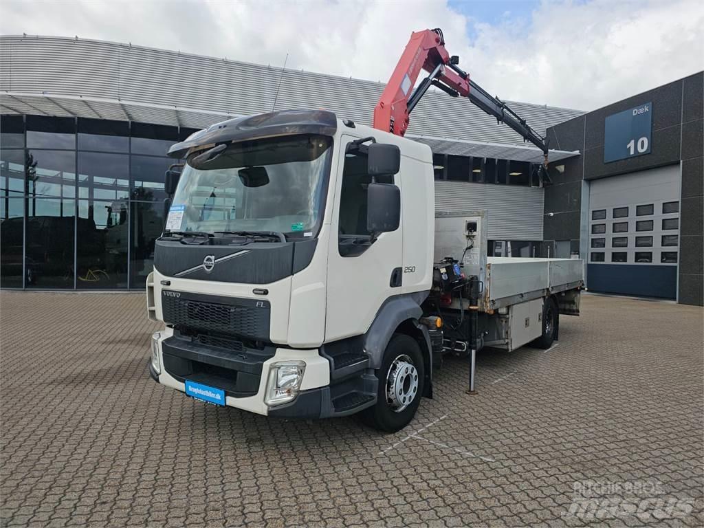 Volvo FL250 起重機卡車