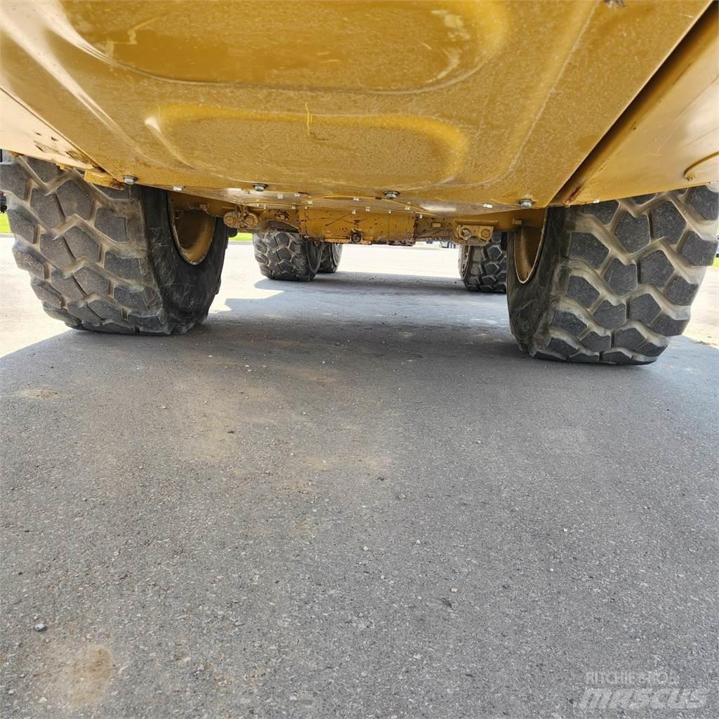 CAT 730 鉸接式起吊車