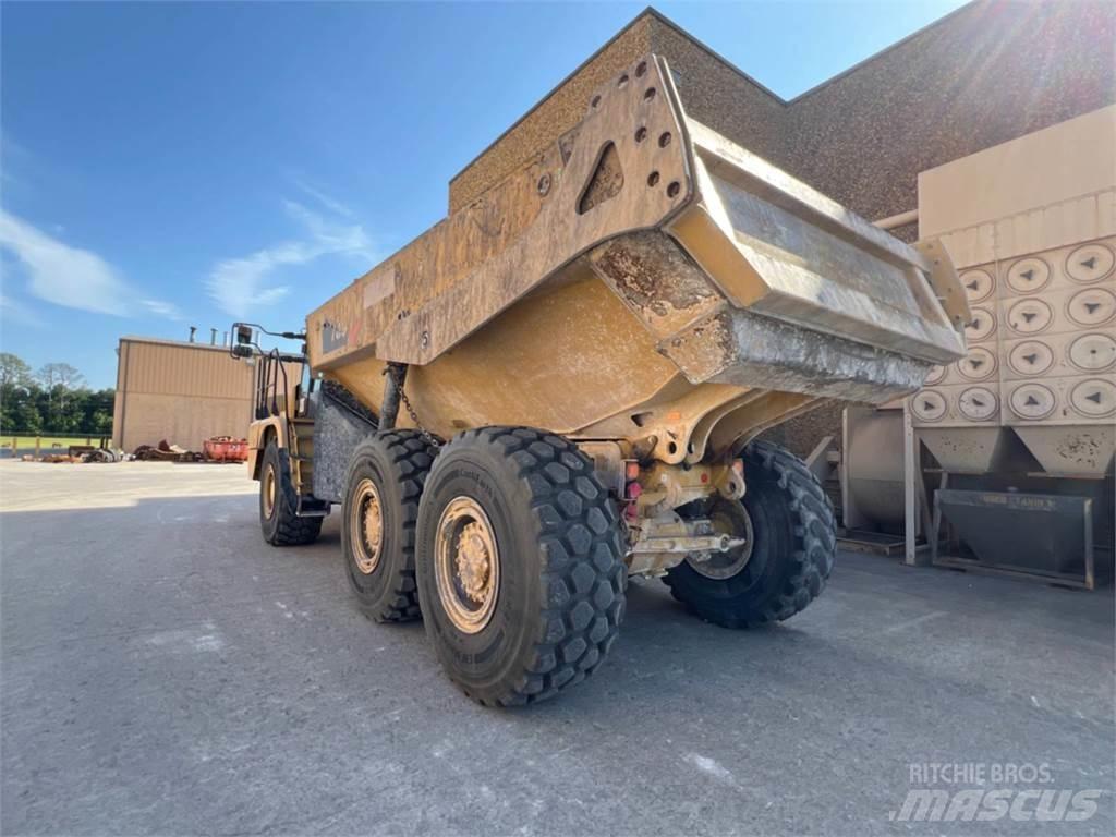 CAT 730 鉸接式起吊車