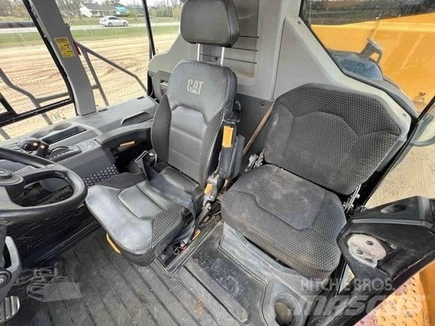CAT 730 鉸接式起吊車