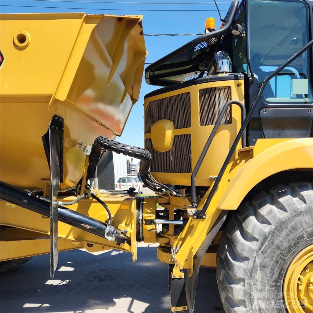 CAT 730 鉸接式起吊車