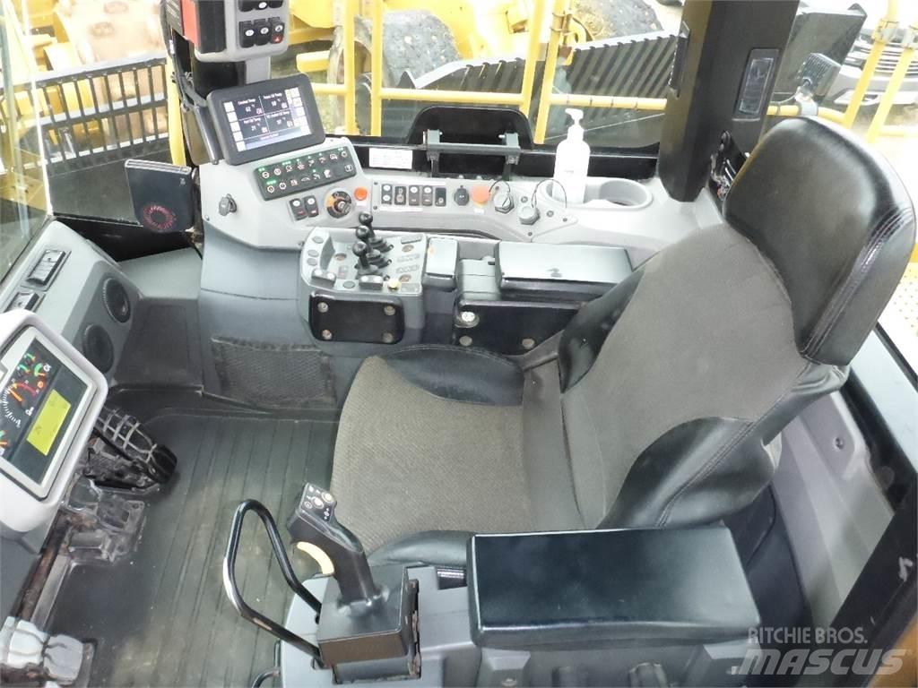 CAT 988K 輪胎式裝載機