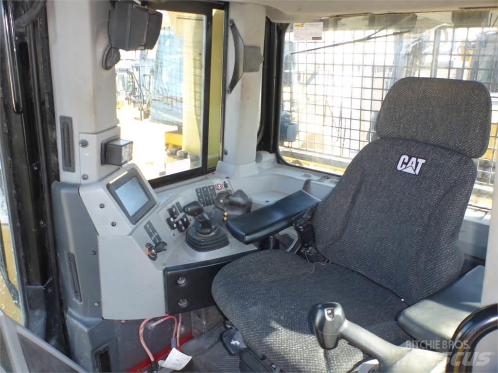 CAT D8T 履帶推土機