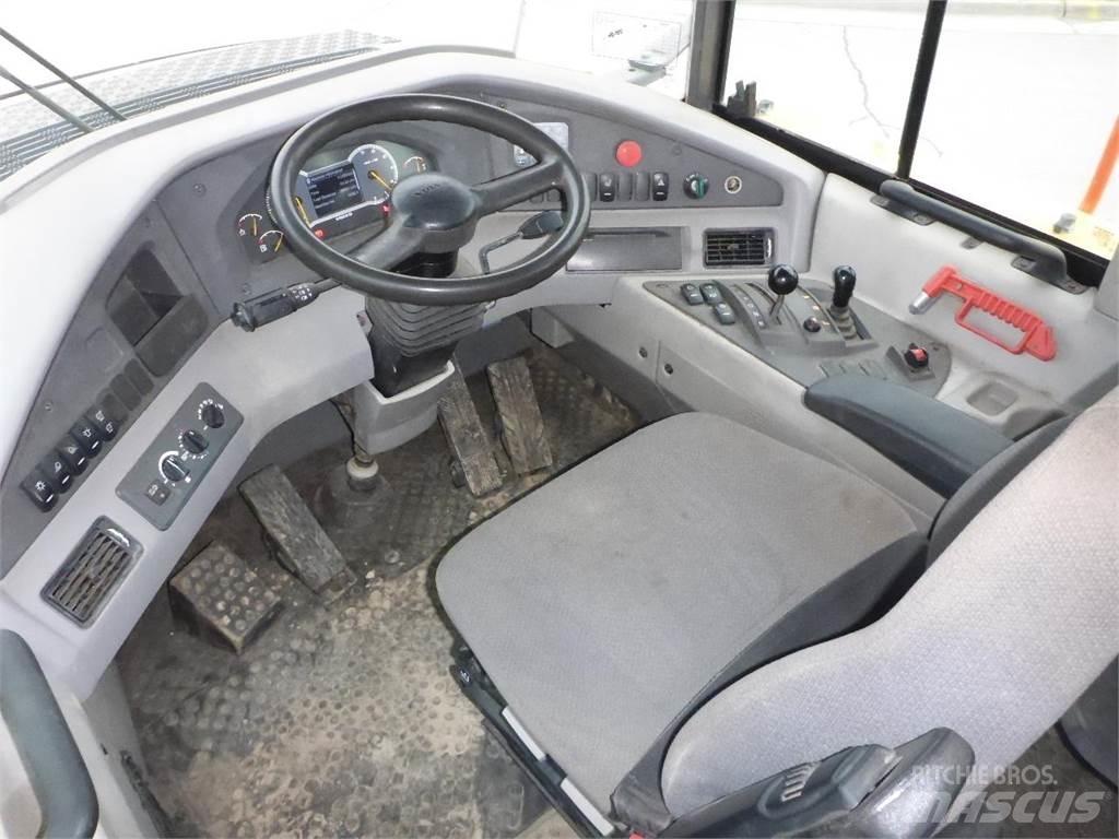 Volvo A25G 鉸接式起吊車