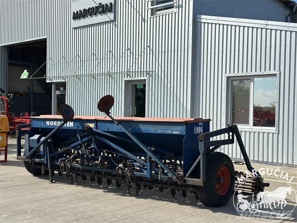 Nordsten CLF 400, 4 m. 其他農業機械