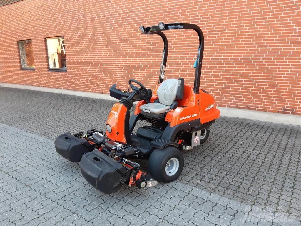 Jacobsen ECLIPS 322 騎乘式割草機