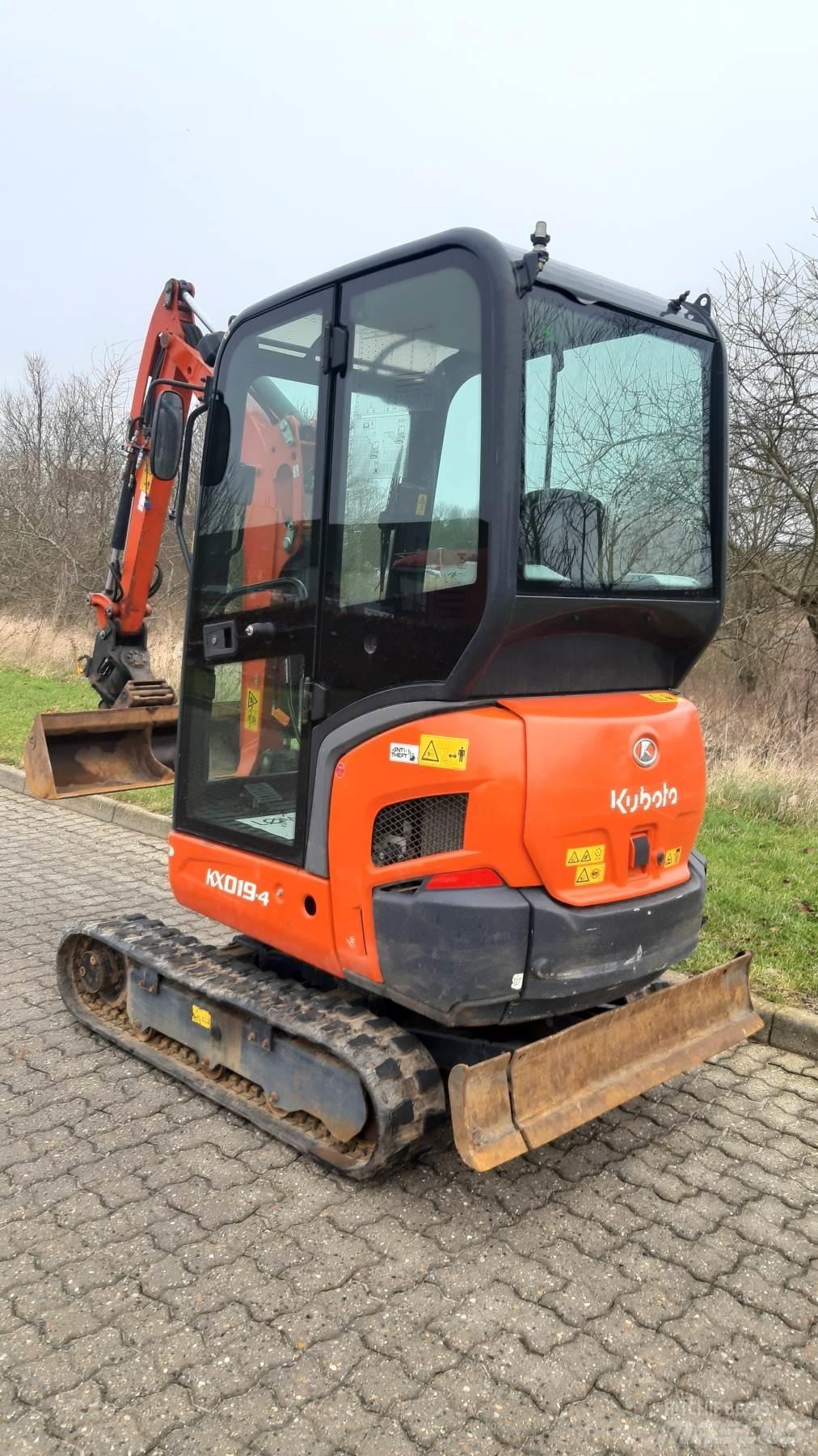 Kubota KX019-4 小型挖土機/掘鑿機<7t(小型挖掘機)
