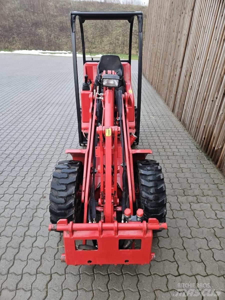 Schäffer 2428 SLT 小型裝載機
