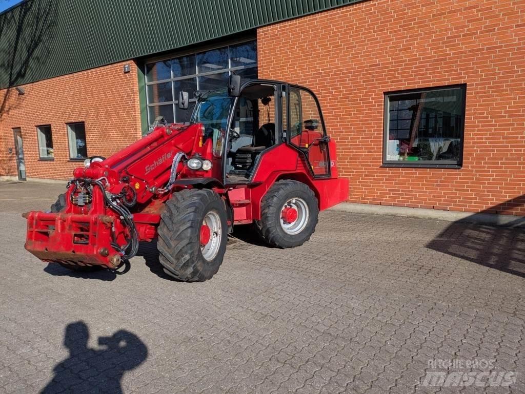 Schäffer 8090 T 伸縮臂操作車