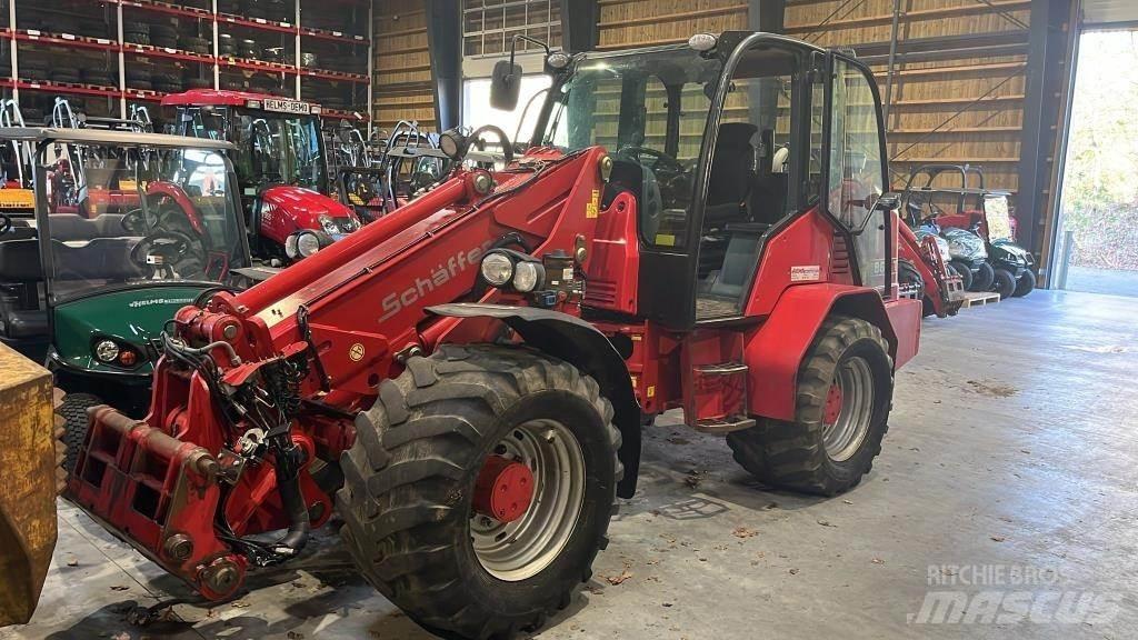 Schäffer 8610 T 伸縮臂操作車
