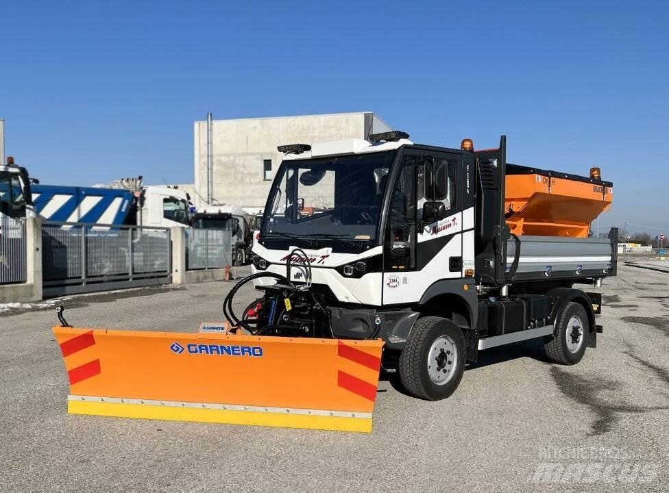 Aebi MT760 刮雪板和犁