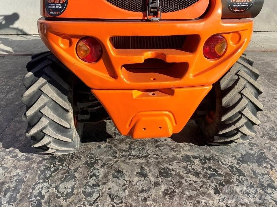 Ausa T144 伸縮臂操作車