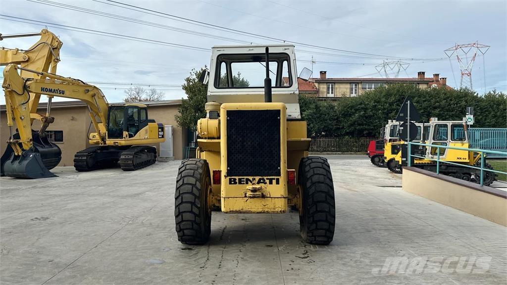 Benati 12 S 4X4 輪胎式裝載機