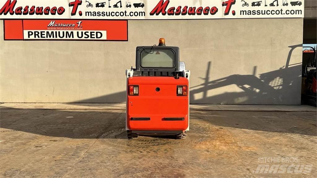 Bobcat S100 4X4 滑移轉向裝載機
