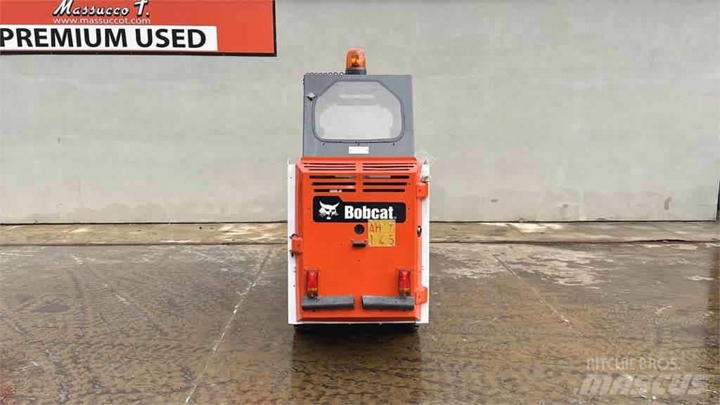 Bobcat S70 滑移轉向裝載機