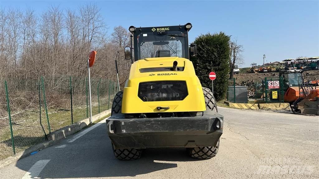 Bomag BW213 DH-5 土壤壓實機