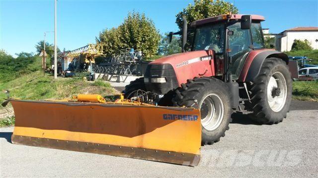 CASE MXM190 刮雪板和犁