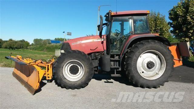 CASE MXM190 刮雪板和犁