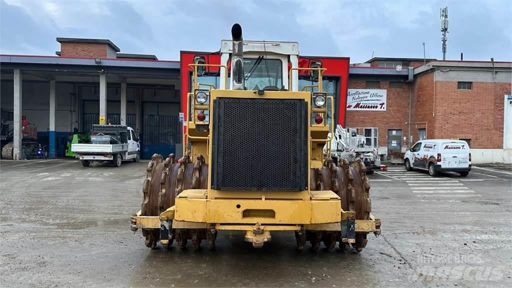 CAT 825C 履帶推土機