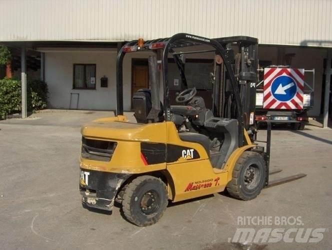 CAT DP30N 柴油卡車