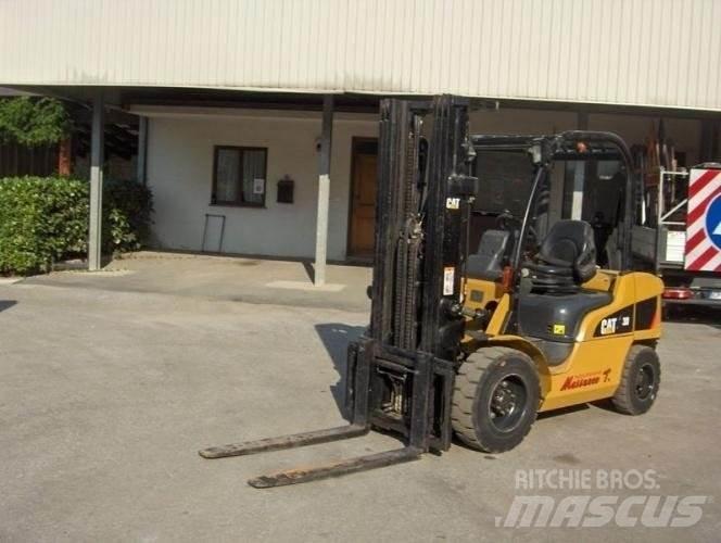 CAT DP30N 柴油卡車