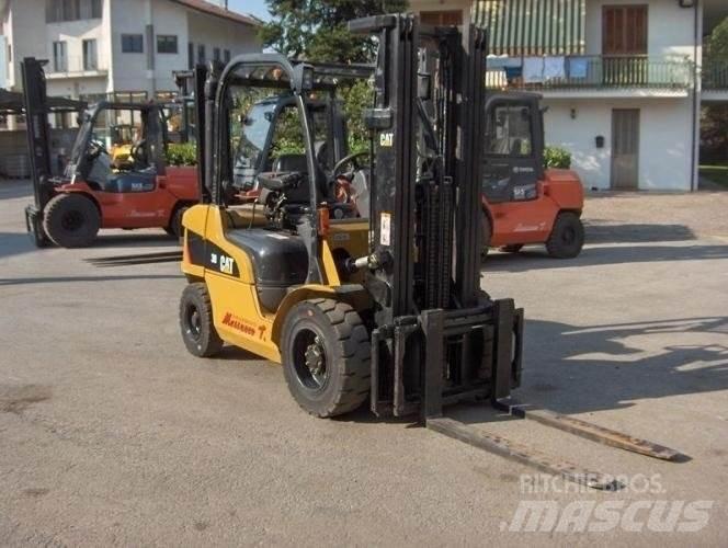 CAT DP30N 柴油卡車