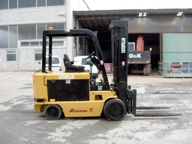 CAT M100D 電動堆高機