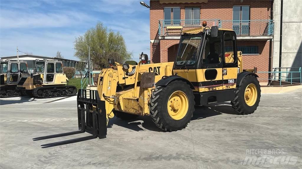 CAT TH63 伸縮臂操作車
