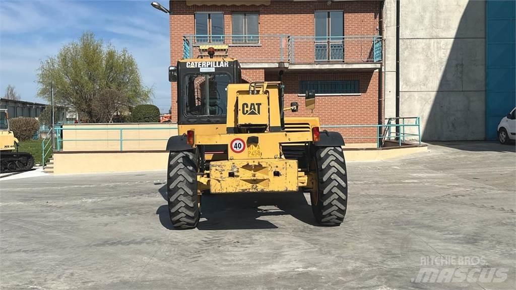 CAT TH63 伸縮臂操作車