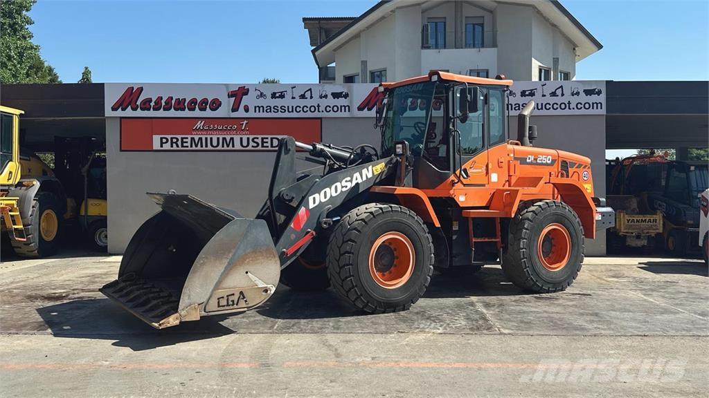 Doosan DL250-5 輪胎式裝載機