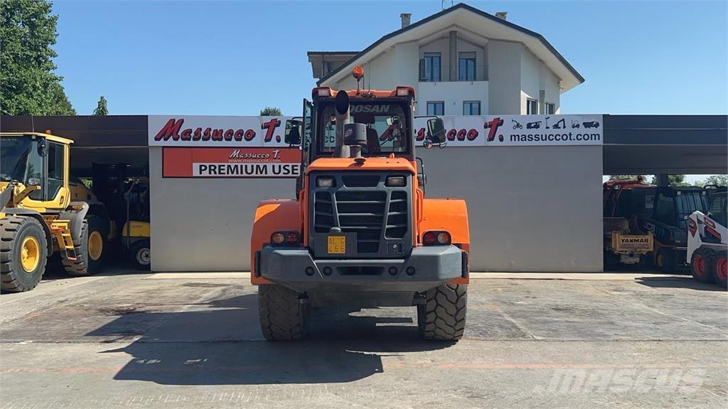 Doosan DL250-5 輪胎式裝載機