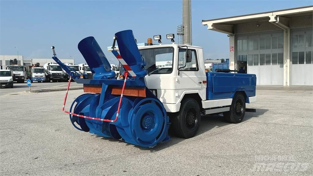  Fresia F60 4X4 刮雪板和犁