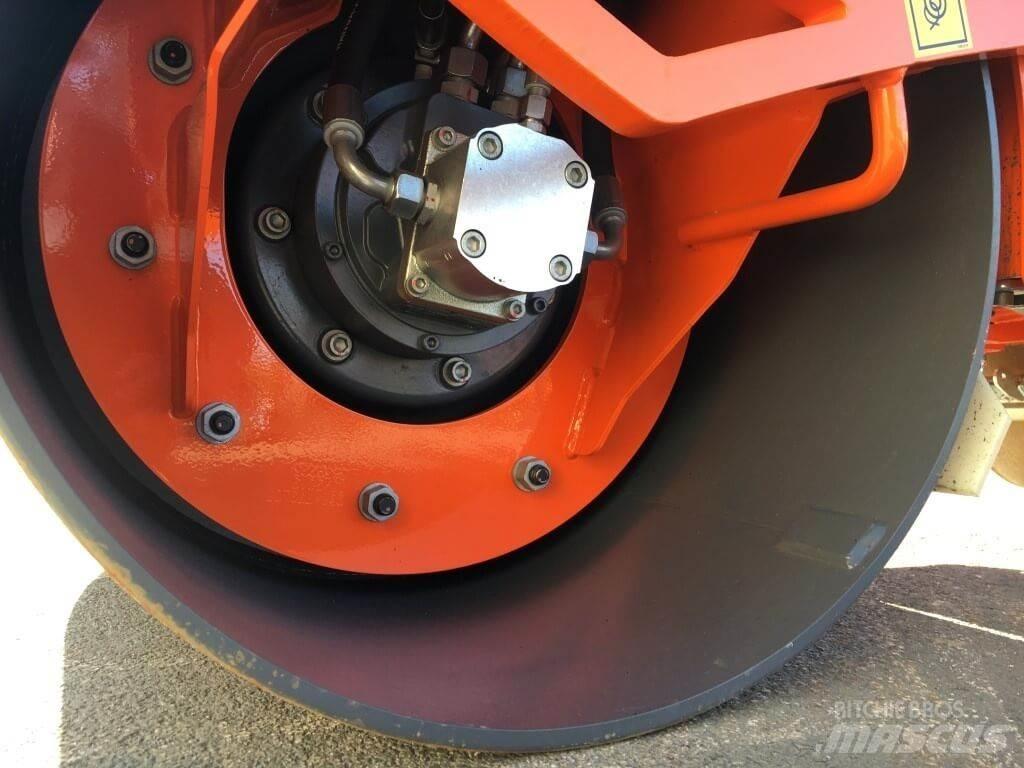 Hamm HD8VV 土壤壓實機