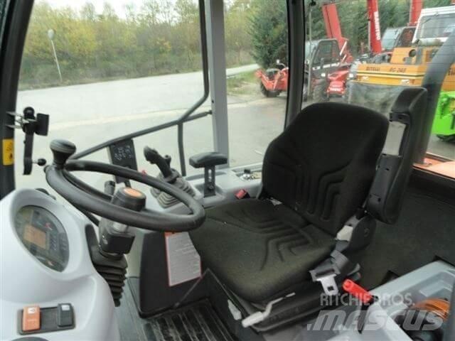 Hitachi ZW65 輪胎式裝載機