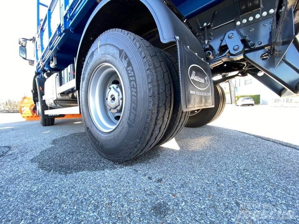 Iveco TRAKKER 360 刮雪板和犁