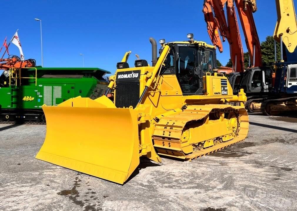 Komatsu D65 履帶推土機