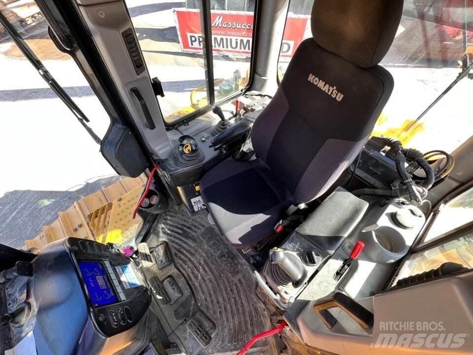 Komatsu D65 履帶推土機