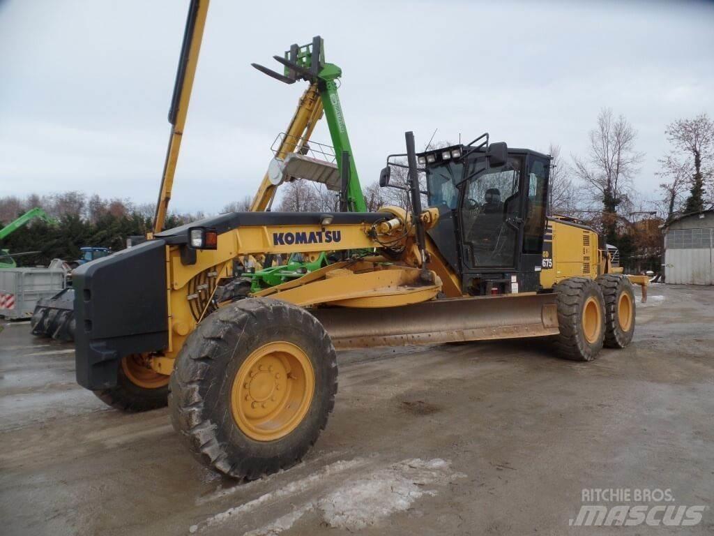 Komatsu GD675-5 履帶推土機