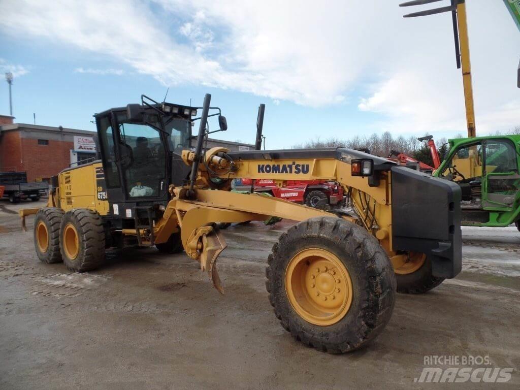 Komatsu GD675-5 履帶推土機