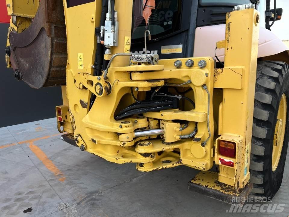 Komatsu WB93S-5E0 反鏟裝載機