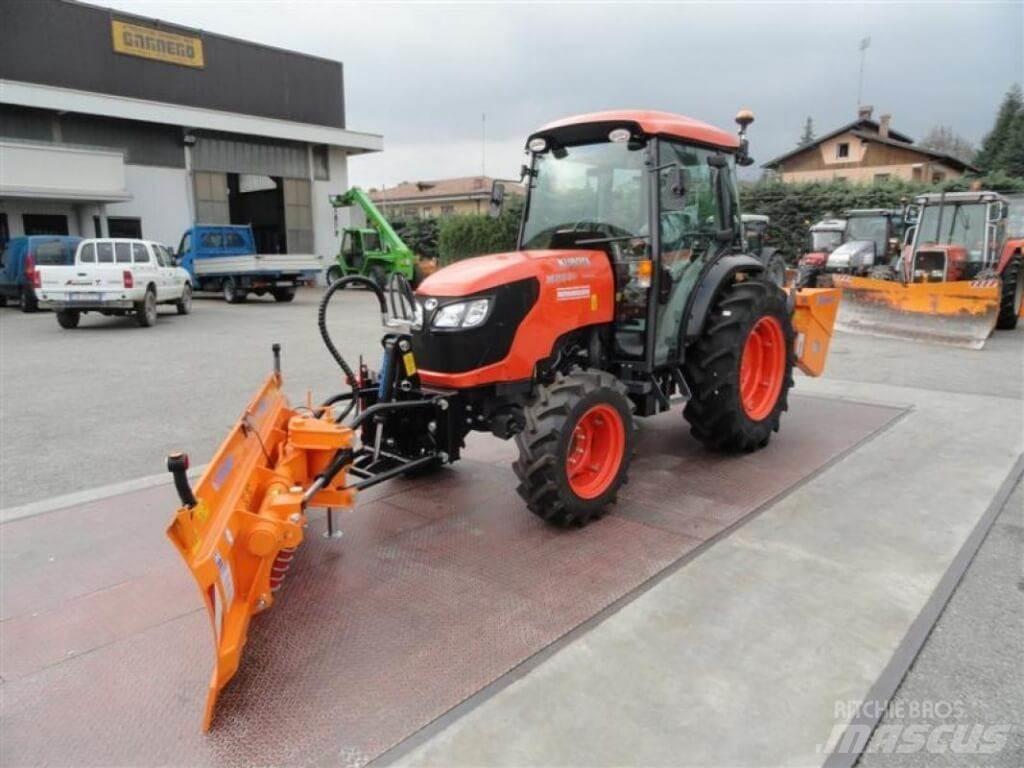 Kubota M 85.40 Narrow 刮雪板和犁