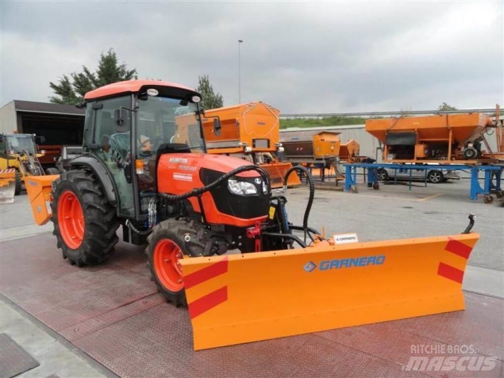 Kubota M 85.40 Narrow 刮雪板和犁