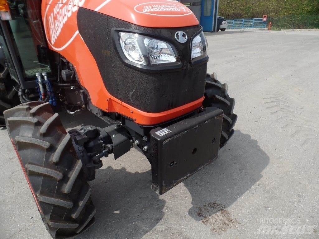 Kubota M8540N 刮雪板和犁