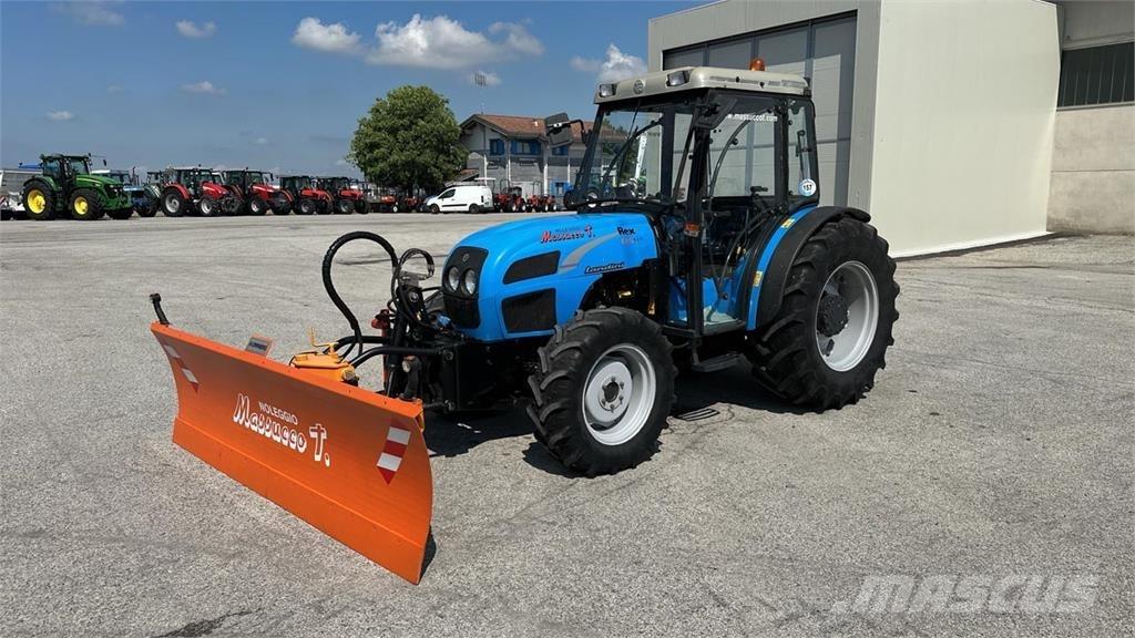 Landini REX 85 GT 4X4 刮雪板和犁