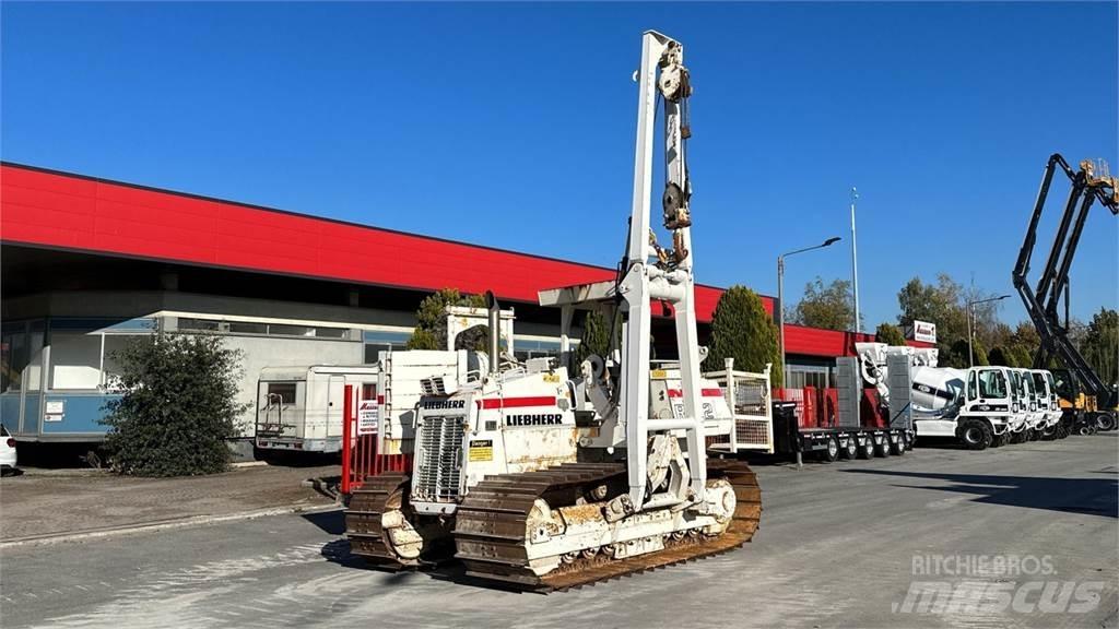 Liebherr RL 22 B 管道設備